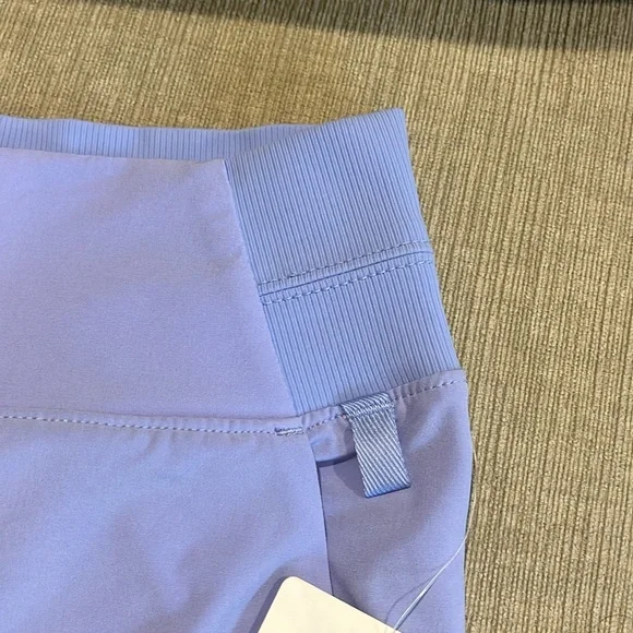 🎁 NWT Athleta Brooklyn Short in Light Blue/Lilac (Victorian Periwinkle) Size 18 - Picture 5 of 12